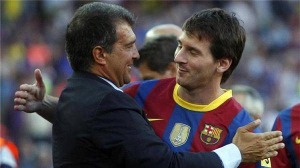 لابورتا: برشلونة مستمر بدفع رواتب ميسي حتى 2025