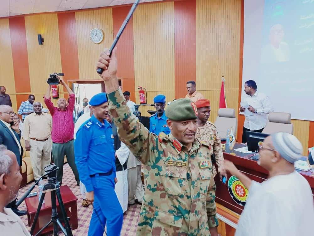 والي الجزيرة يعلن فتح معسكرات التجنيد استجابة لنداء القائد العام