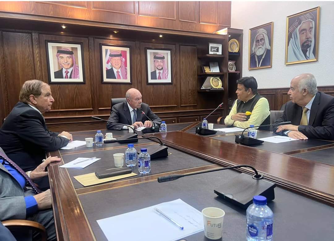 الفايز يلتقي فدا من  ملتقى الصناعات الصيدلانية العربية السادس والعشرين...صور
