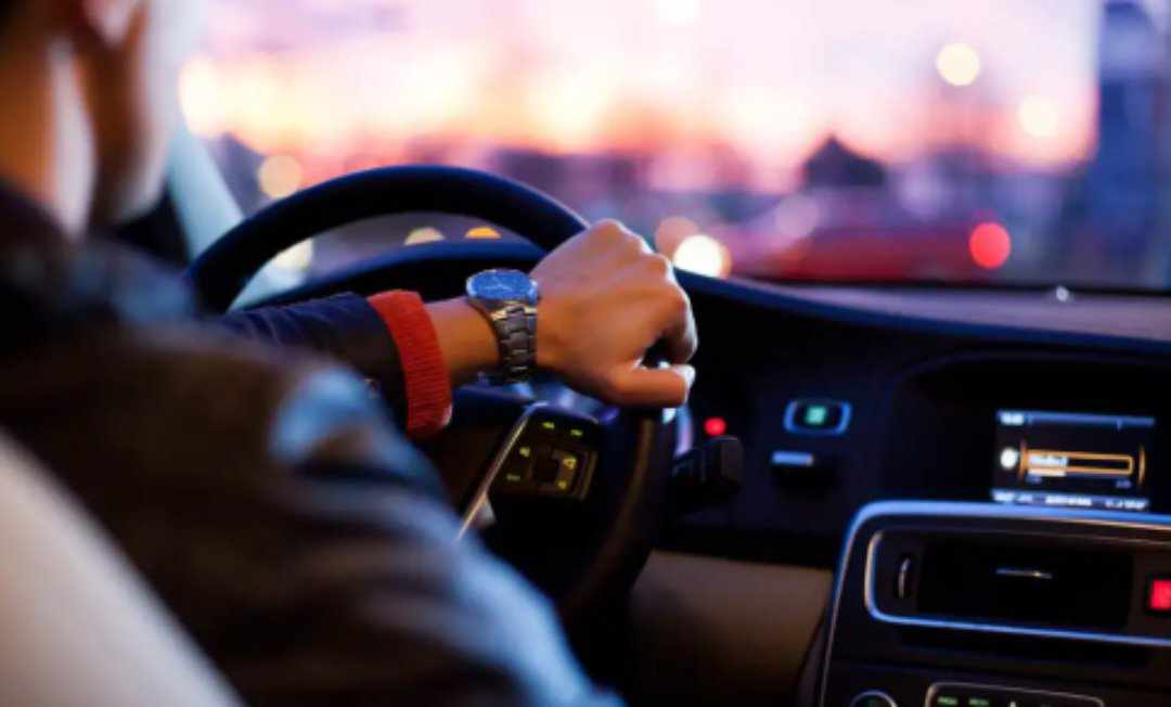 معتقدات وأفكار خاطئة يظن البعض أنها توفر في استهلاك الوقود.. تفاصيل