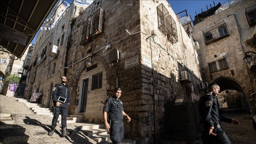 الإحتلال يخلي عائلة فلسطينية من منزلها في القدس الشرقية