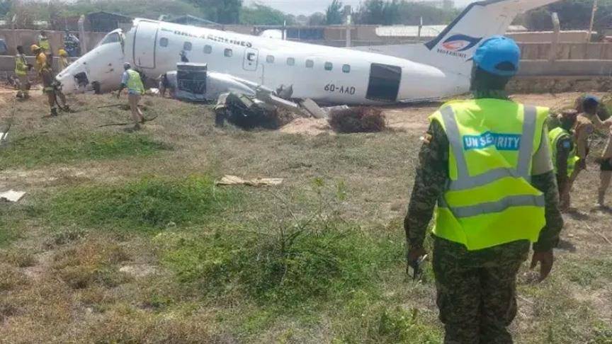 إصابة راكب إثر تحطم أجزاء من طائرة لدى هبوطها بمطار مقديشو