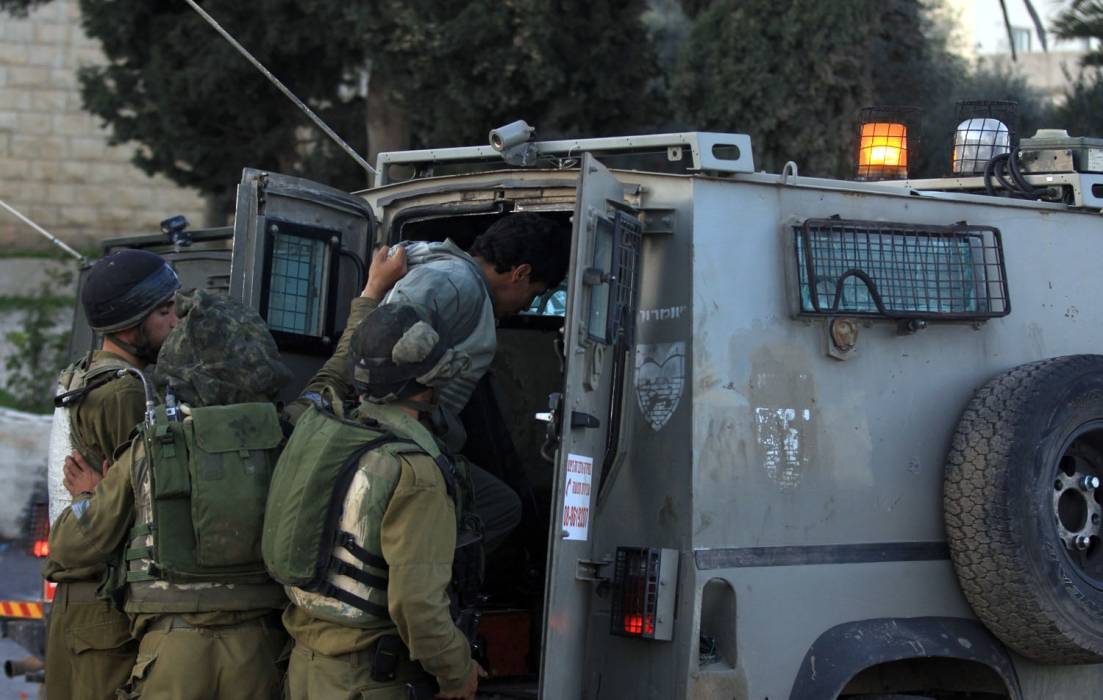 الاحتلال يعتقل 16 فلسطينيا