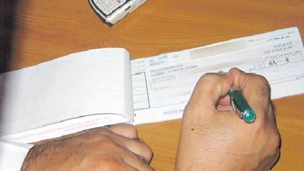 نقيب المدارس الخاصة: مدارس تتلاعب بعقود معلميها وتوقعهم على كمبيالات