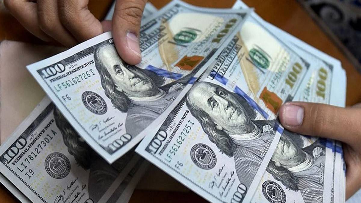تراجع الدولار بعد إعلان انخفاض معدل التضخم في أمريكا