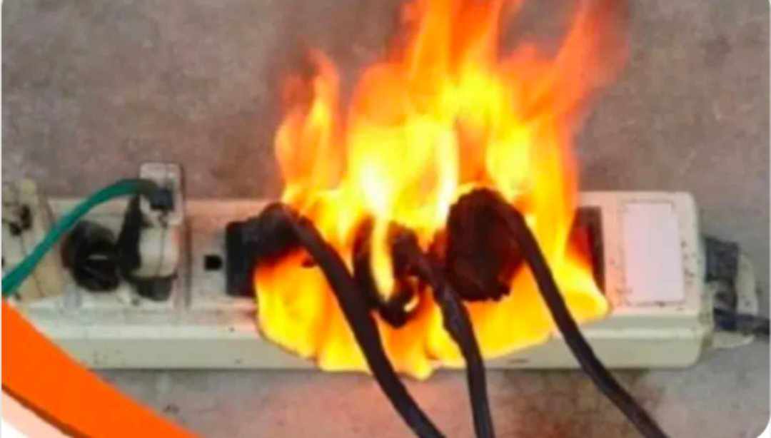 شاحن هاتف  يقتل  أسرة مصرية كاملة.. تفاصيل