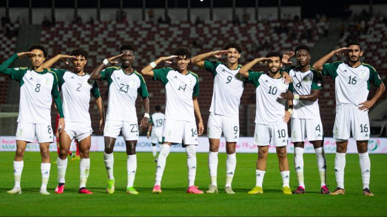 السعودية تهزم سوريا وتحصد ذهبية مسابقة كرة القدم في الألعاب العربية