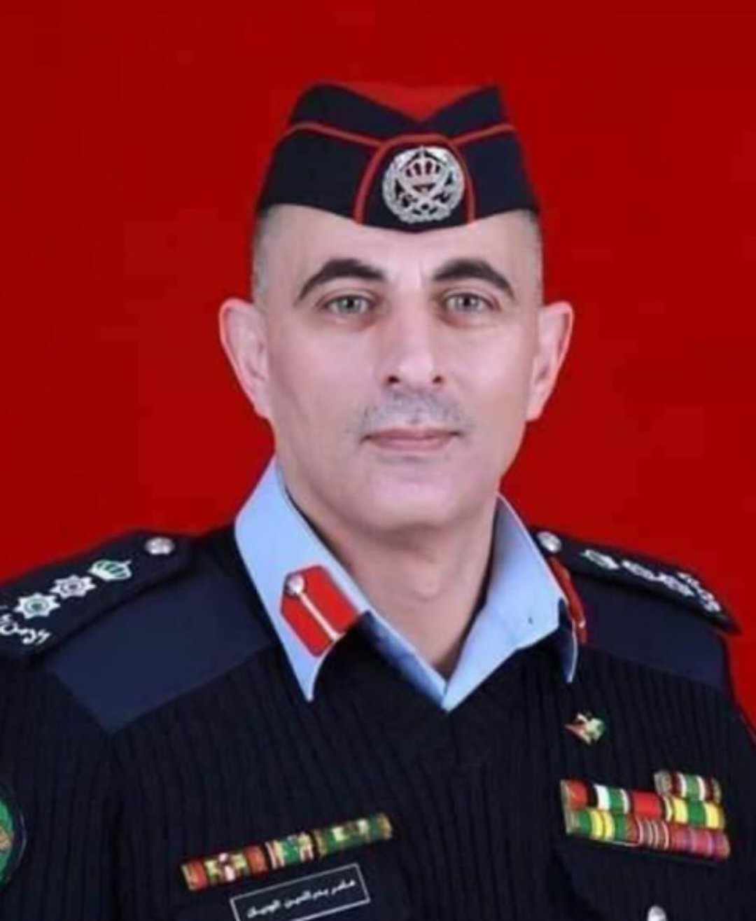 مواقع التواصل تتشح بالسواد حزنًا على وفاة العقيد عامر الوديان