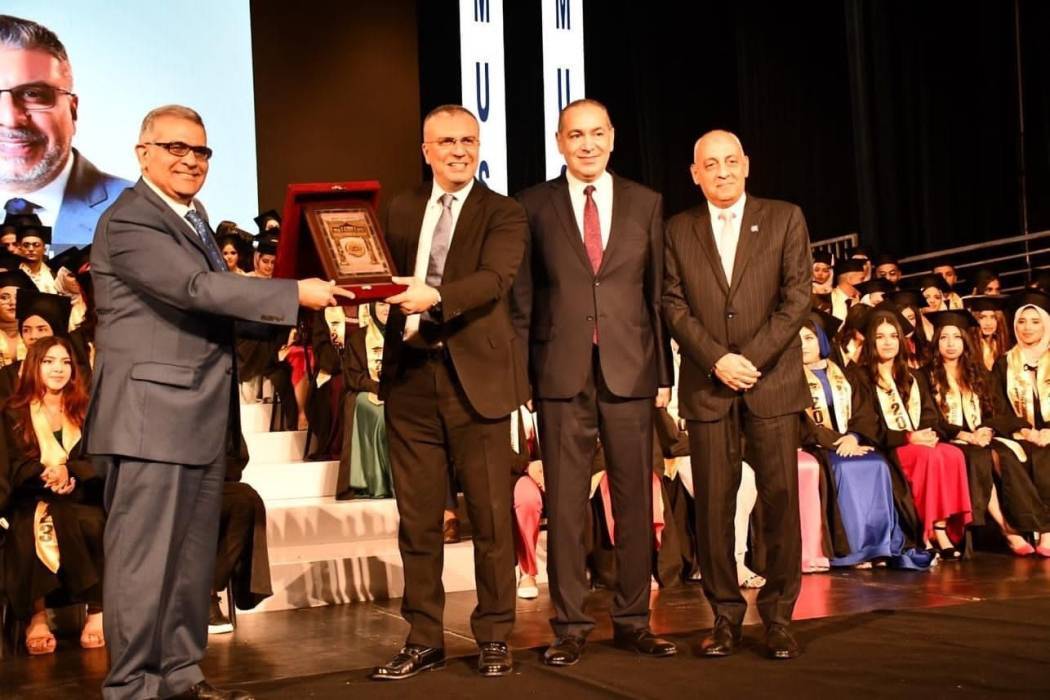 تكريم عمرو الليثي  افضل اعلامي  بجامعة مصر للعلوم والتكنولوجيا
