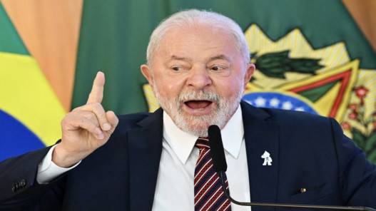 الرئيس البرازيلي يوقع مرسوما يقيد حصول المدنيين على أسلحة نارية