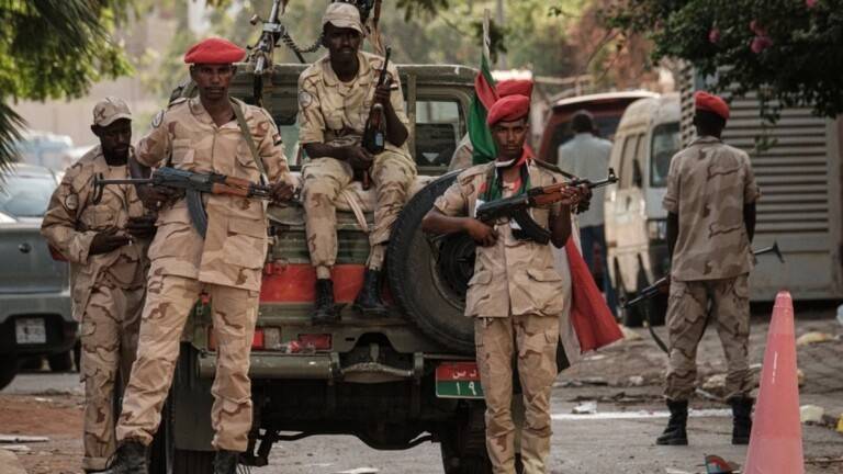 الدعم السريع تعلن انضمام 15 ضابطا و527 من أفراد الفرقة 20 الضعين لقواتها