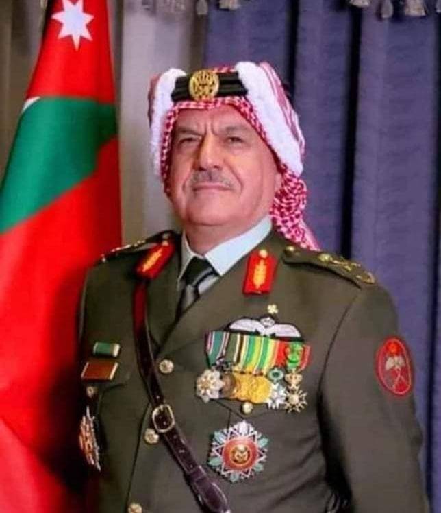 الشيخ خضر الزهير يُهنئ رئيس هيئة الأركان المشتركة اللواء يوسف الحنيطي  بزفاف نجله محمد