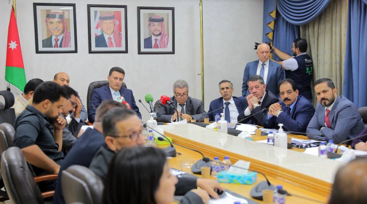 الصفدي: نقف مع تشديد العقوبة والغرامة بحق المسيئين والممارسين للابتزاز واستهداف المجتمع وسلامته ...صور