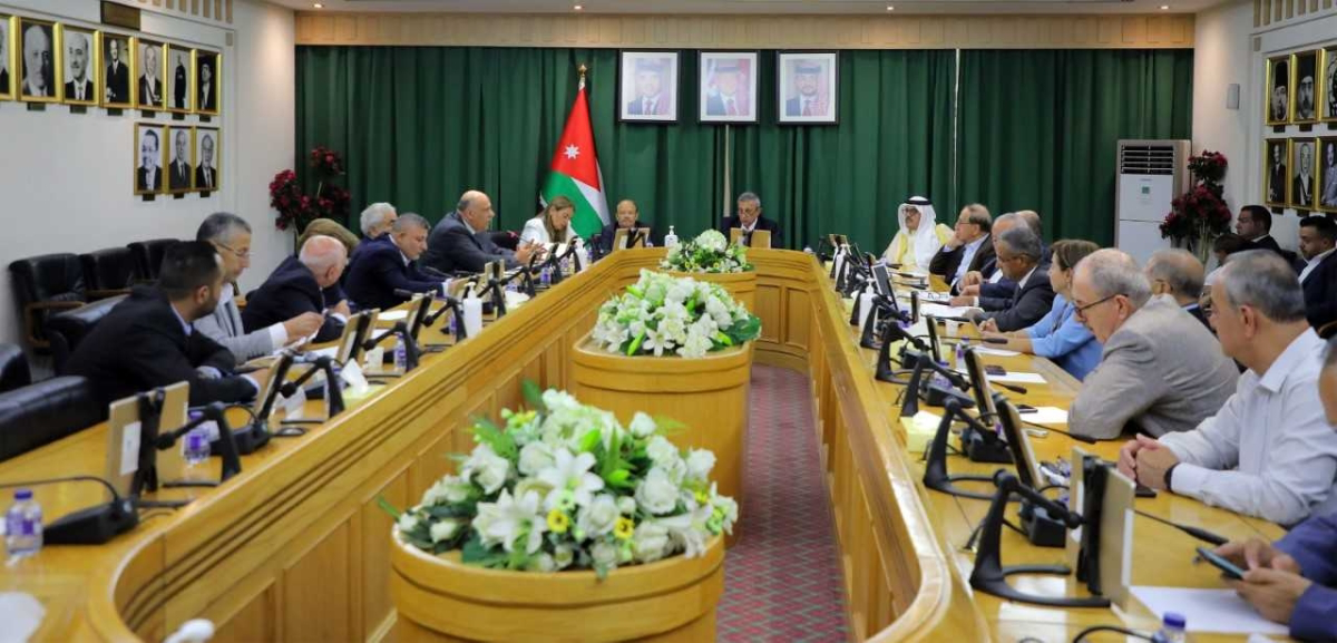 عمل الأعيان تلتقي رئيس الخدمة المدنية