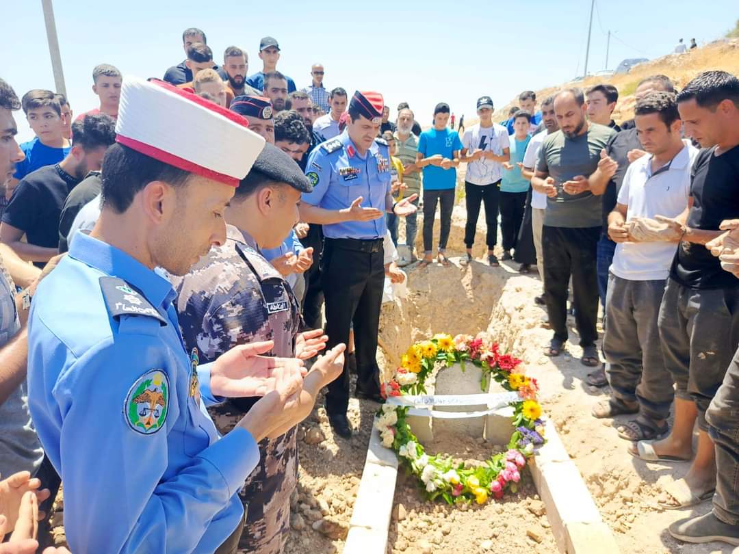 العقيدالدكتور رعد الحديدي يشارك بتشييع جثمان العريف أنس الفقية_صور