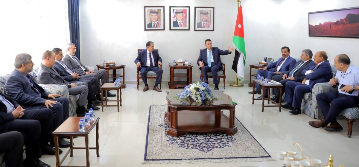 الصفدي يلتقي رئيس وأعضاء مجلس النقباء ويتسلم ملاحظاتهم حول الجرائم الإلكترونية ...صور