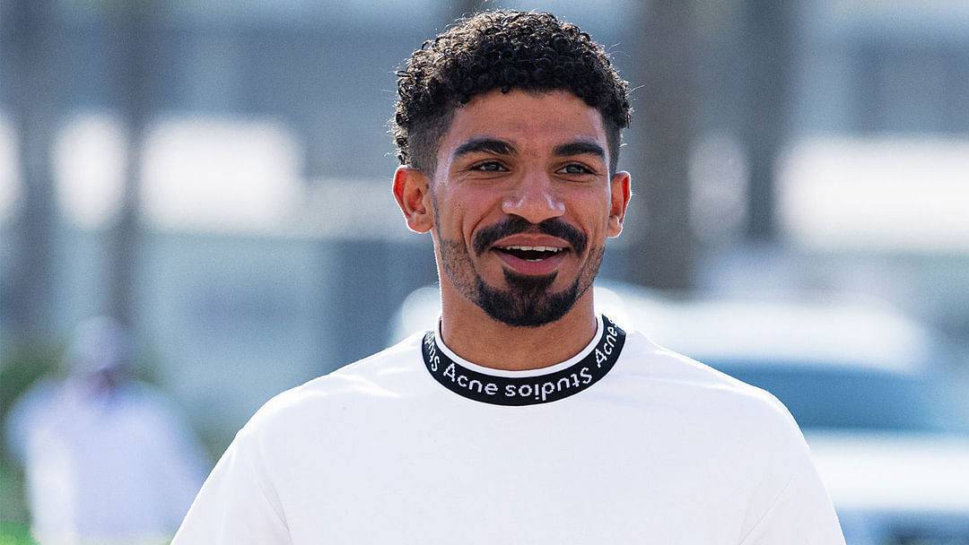 شباب الأهلي يعلن انتقال أحمد جشك إلى نادي النصر