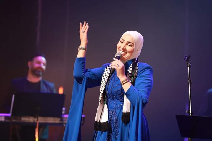 لأول مرة نداء شرارة تُغني في فلسطين