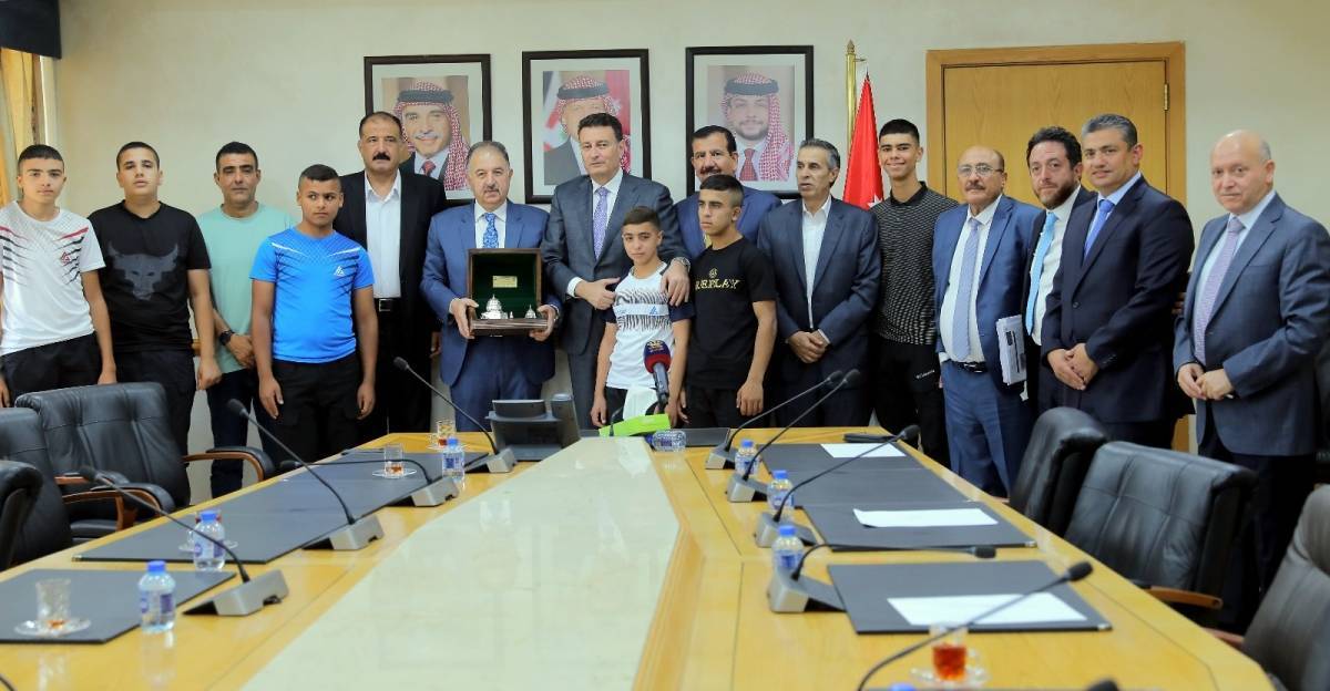 الصفدي يستقبل وفدا من أبناء شهداء جنين