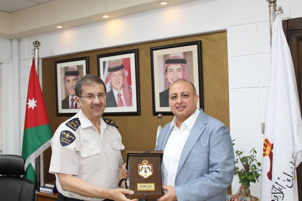 الألبان الأردنية  المها  تحوز على شهادة  القائمة الذهبية من الجمارك الاردنية