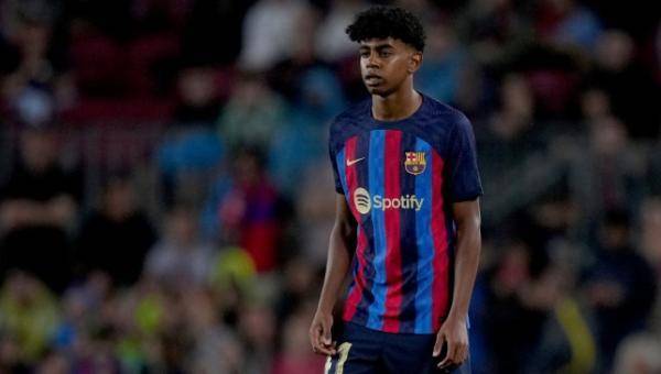 برشلونة ينجح بتجديد عقد لامين يامال