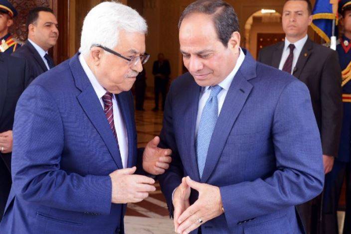 بدعوة من السيسي.. عباس يصل مصر السبت