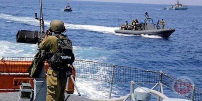 بحرية الاحتلال تعتدي على مراكب الصيادين الفلسطينيين في قطاع غزة