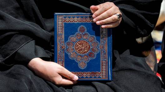 السويد تمنح الإذن لتحرك احتجاجي يتخلله حرق نسخ من المصحف الشريف