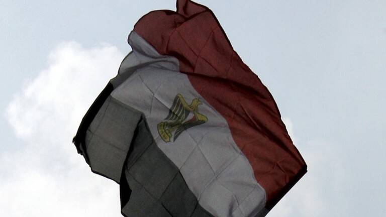 ممثل مصري مشهور يعتزل الفن نهائيا