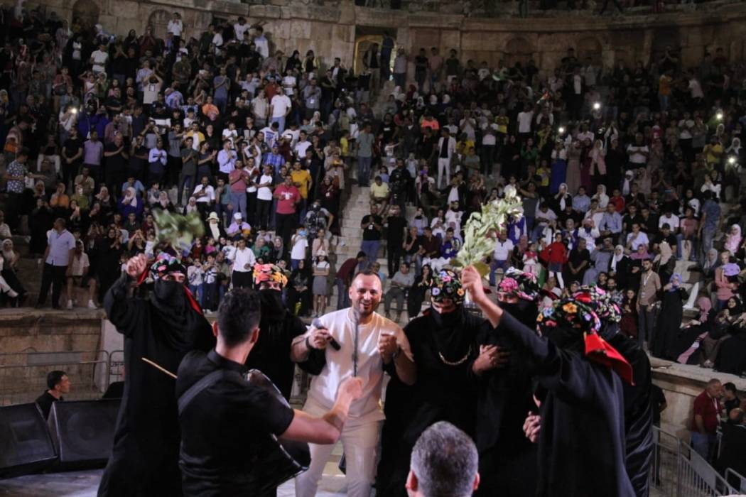 عيسى السقار يطرب الآلاف في ختام حفلات مهرجان جرش..صور