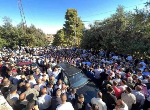 اللواء المتقاعد هشام خريسات راثيا أخاه .. على مثلك تتزاحم الجموع