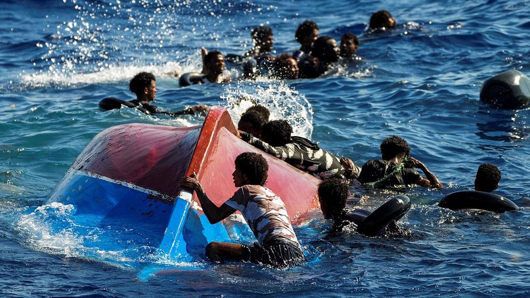 إنقاذ 56 مهاجرًا قبالة السواحل المغربية