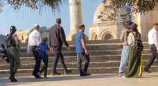 عشرات المستوطنين يقتحمون باحات الأقصى