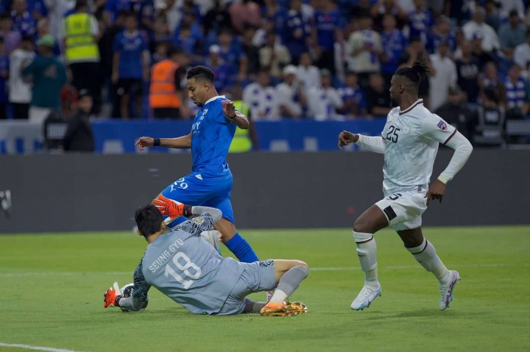الهلال يضرب موعدًا مع النصر في نهائي سعودي للبطولة العربية