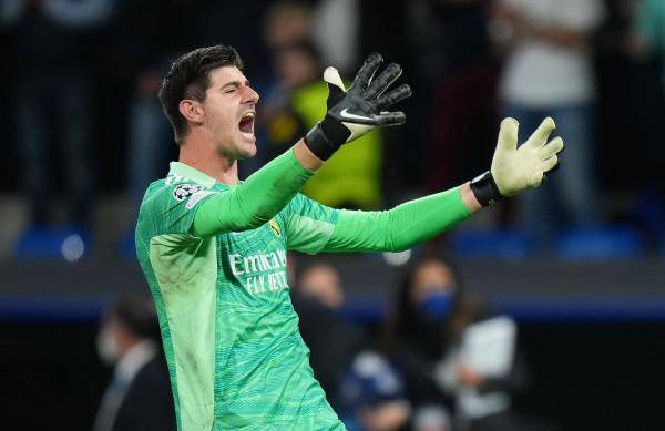 ريال مدريد يعلن إصابة كورتوا بتمزق في الرباط الصليبي
