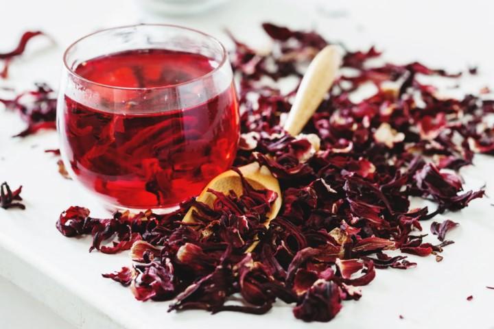 الغذاء والدواء السعودية تحذر : استشيروا الطبيب قبل شرب الكركديه