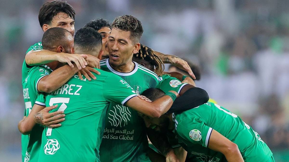 ثلاثي هجوم الأهلي السعودي يخطف الأنظار بإيقاعه الإنجليزي السريع