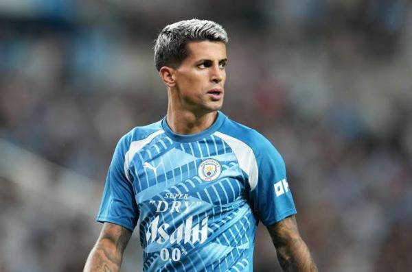 برشلونة يقترب خطوةً عملاقةً من ضم كانسيلو