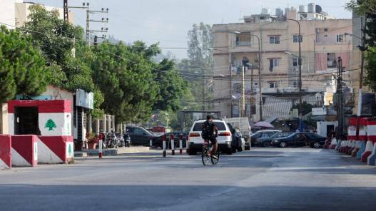 أونروا تعلق خدماتها في مخيم عين الحلوة احتجاجا على استمرار وجود مسلحين في منشآتها