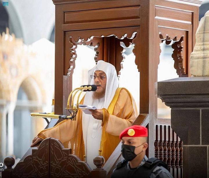 خطيب الحرم المكي: الله نوّه بفضل العلم وأهله ورفعة منزلتهم وعُلوِّ كعبهم وشرف مقامهم