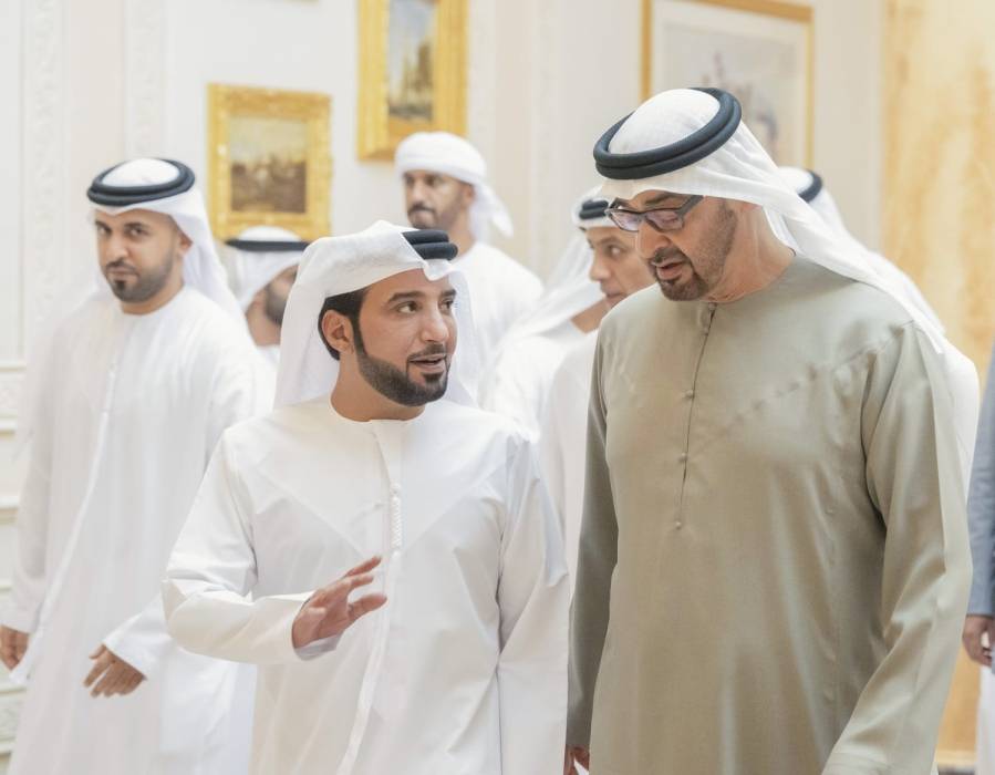 عيضه المنهالي ينشر صوره مع رئيس الدولة