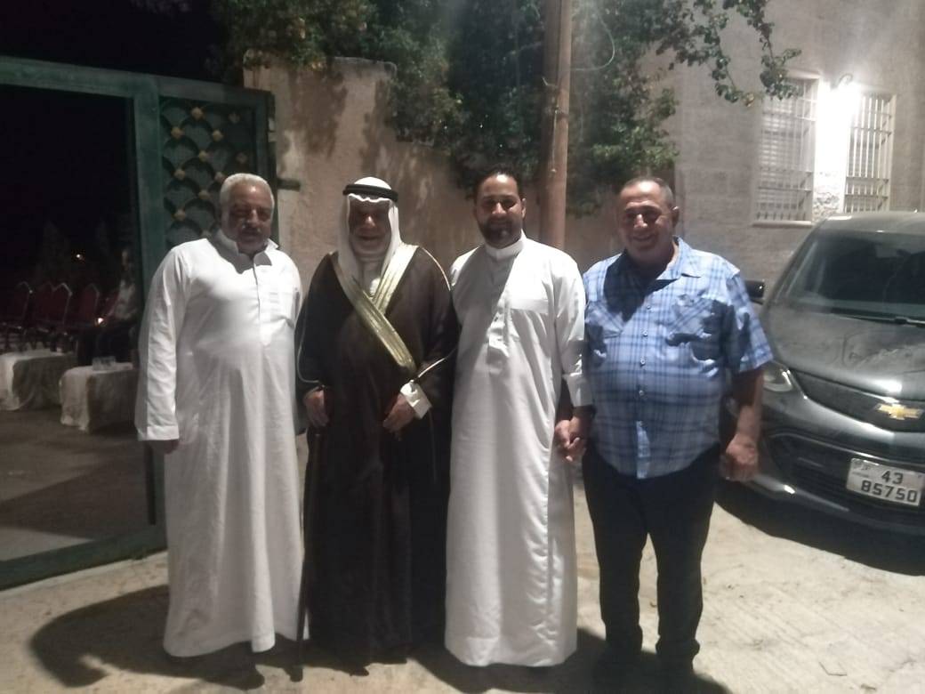 شويات يقيم حفل بمناسبه نجاح ابنته في الثانويه العامه.