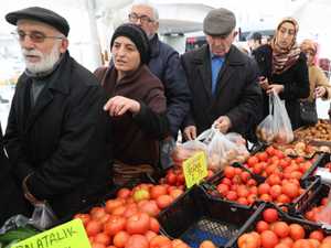 ثقة المستهلكين الأتراك تتراجع للشهر الثالث على التوالي