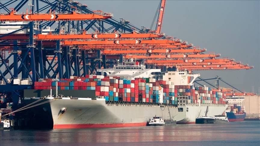 فائض تجارة السعودية يهبط 49.3 بالمئة في النصف الأول