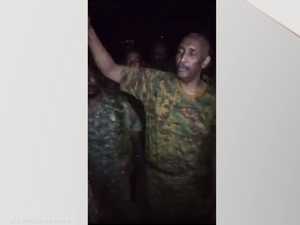 البرهان يتجول في مواقع عسكرية بأم درمان