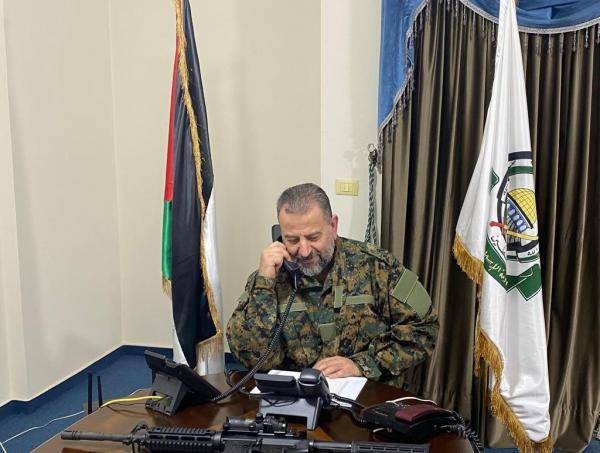 من هو صالح العاروري الذي تهدد اسرائيل باغتياله وماذا ردت حماس؟
