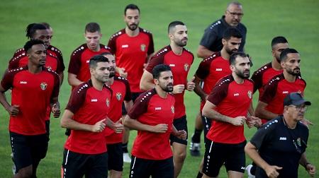 المنتخب الوطني يبدأ تدريباته بقيادة عموتة