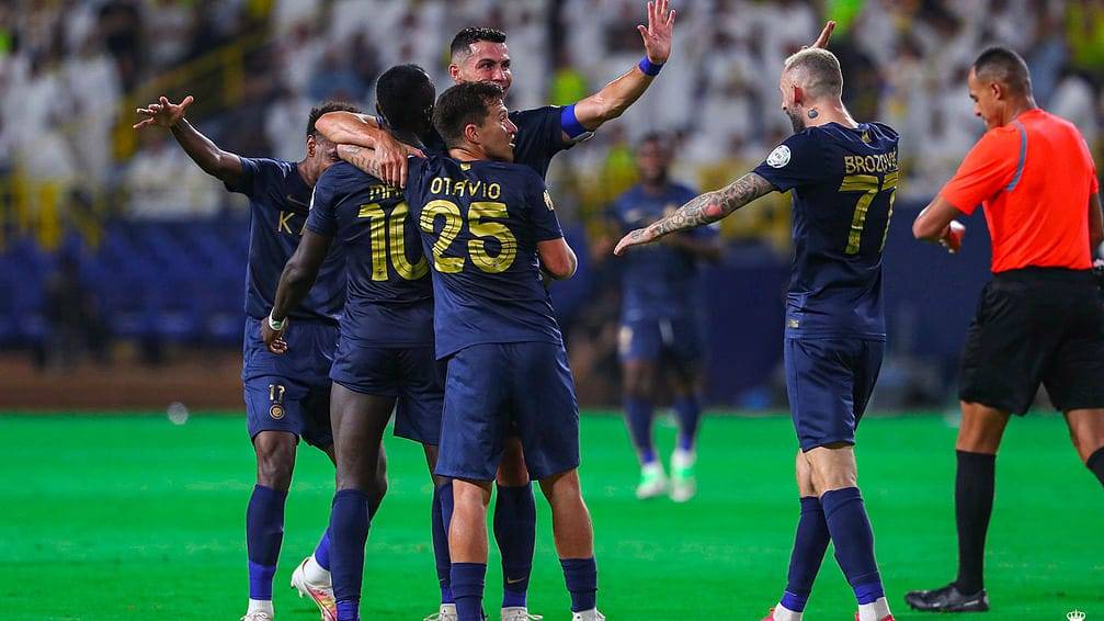 النصر يكتسح الشباب.. والأهلي يُسقط الطائي والتعاون يفوز على الأخدود