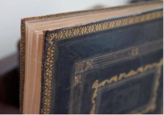 السعودية ..مكتبة الملك عبدالعزيز تكشف عن كتاب نادر عن الأندلس صدر قبل نحو قرنين