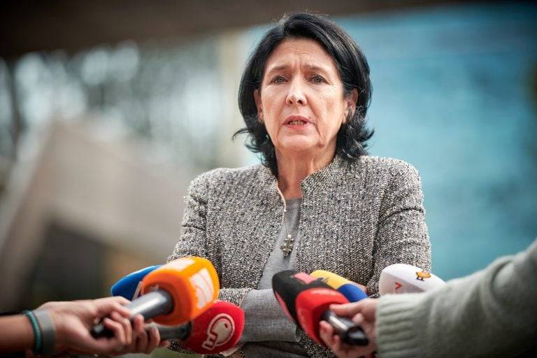 الحزب الحاكم في جورجيا يقرر عزل رئيسة الدولة بعد زيارتها لأوروبا